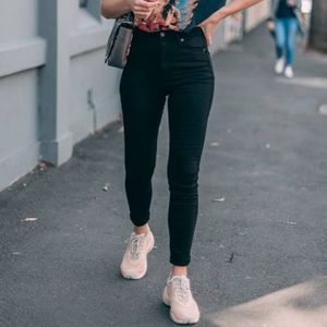 Black Skinny Jeans
